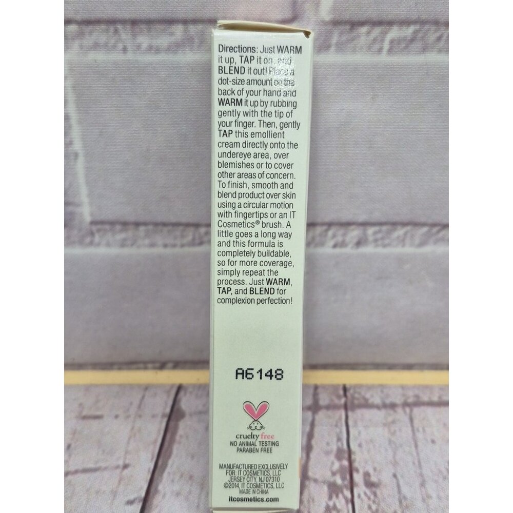 It Cosmetics Bye Bye Anti-Aging Waterproof Full Coverage Concealer LIGHT - .17oz - Picture 3 of 5